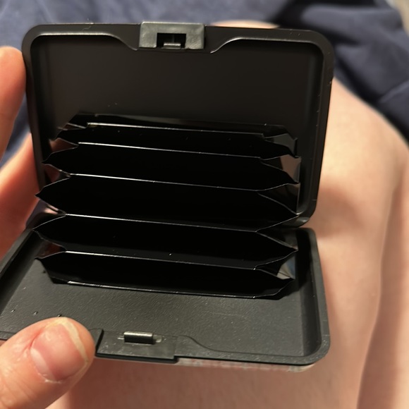 Card holder - Picture 2 of 2